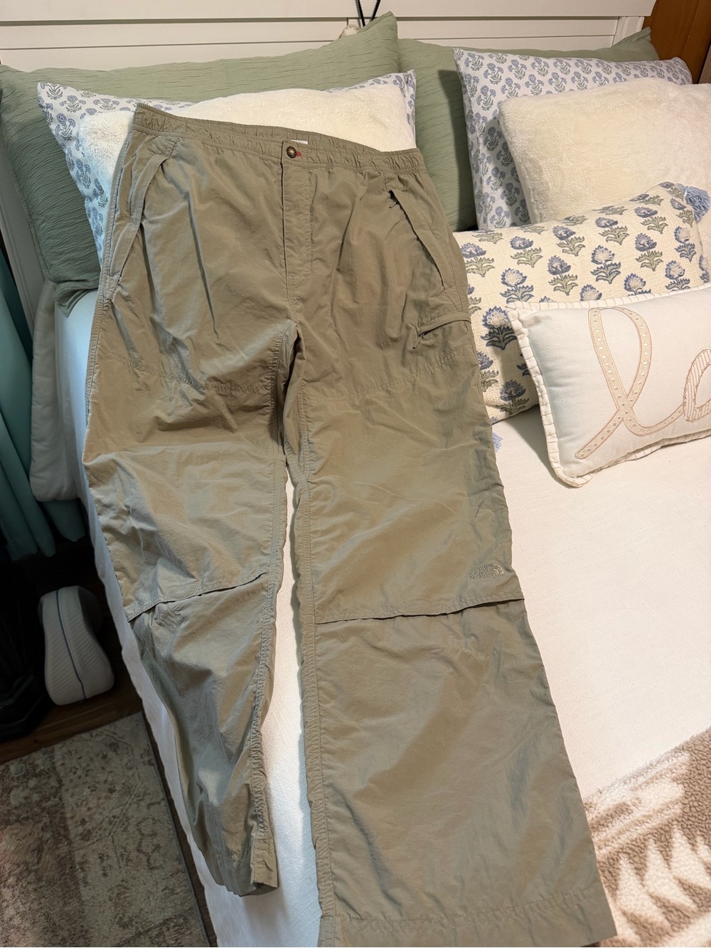 The North Face Men’s hiking 🥾 Work pants size large .